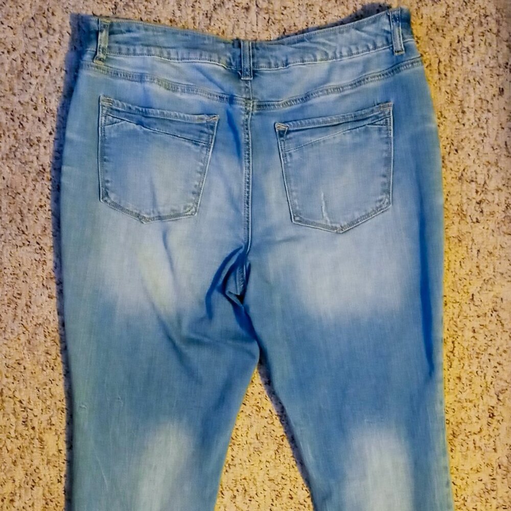SOLD!!! - Maurices Blue Denim Capris w/Pearl & Silver Accents Women's Frayed Hem - Picture 11 of 16